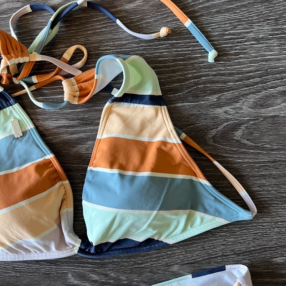 Roxy / Striped Bikini 👙 - Picture 4 of 6
